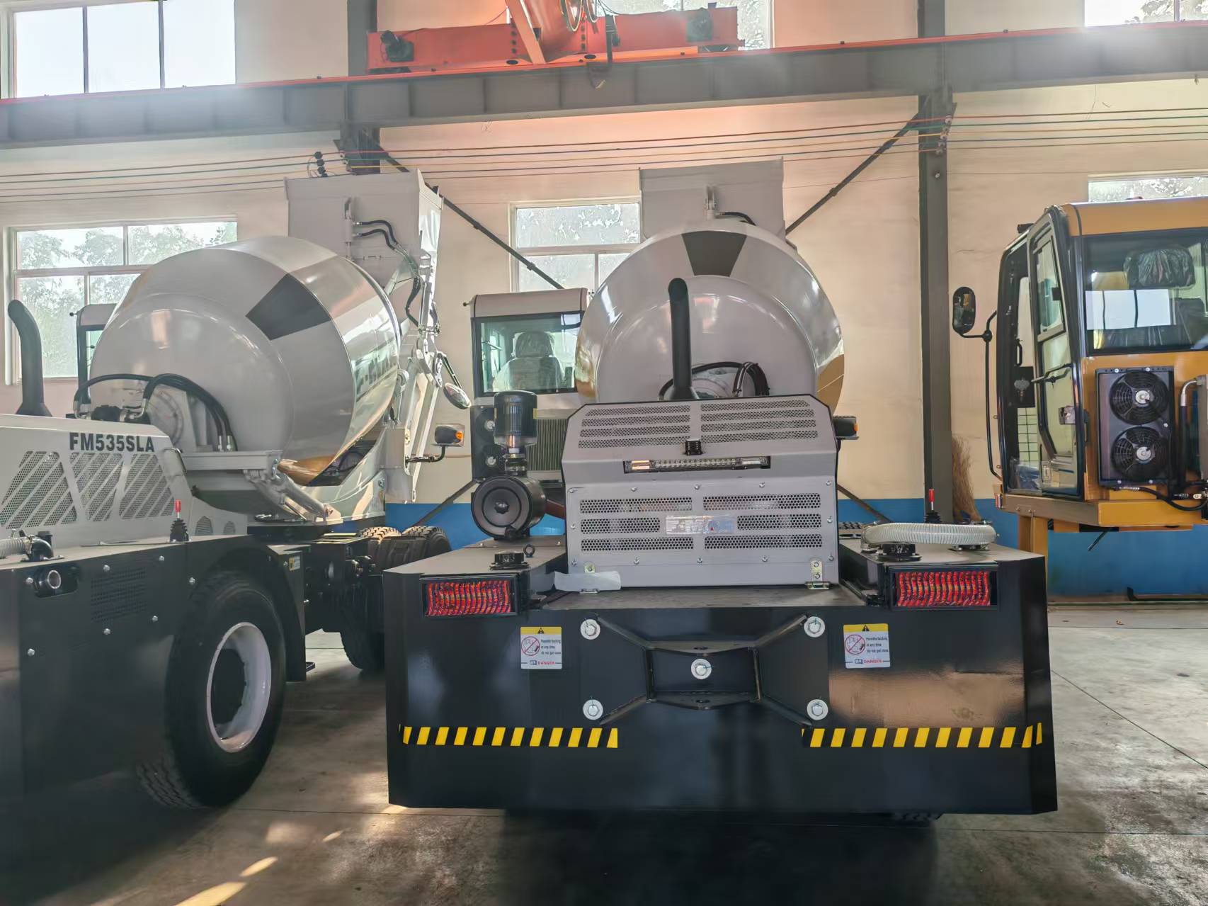 2.6m³ Self Loading Concrete Mi - Heavy Equipment Mixer review and price